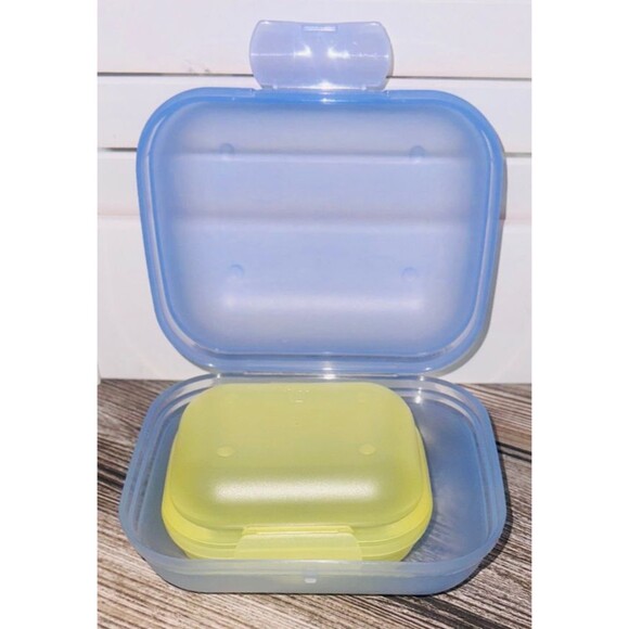 2 Tupperware Oyster Clamshell Containers Blue #2800A Yellow #3430A Lunch Snack - Picture 3 of 3